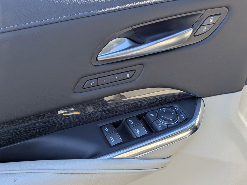Used 2023 Cadillac XT4 Premium Luxury image 16