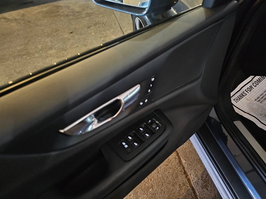 Used 2020 Volvo V60 T5 Cross Country AWD/4WD image 17