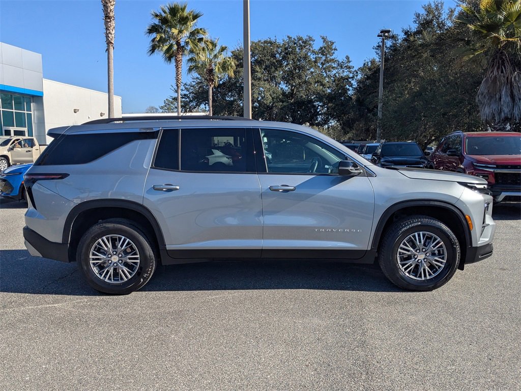 Certified 2025 Chevrolet Traverse LT image 2