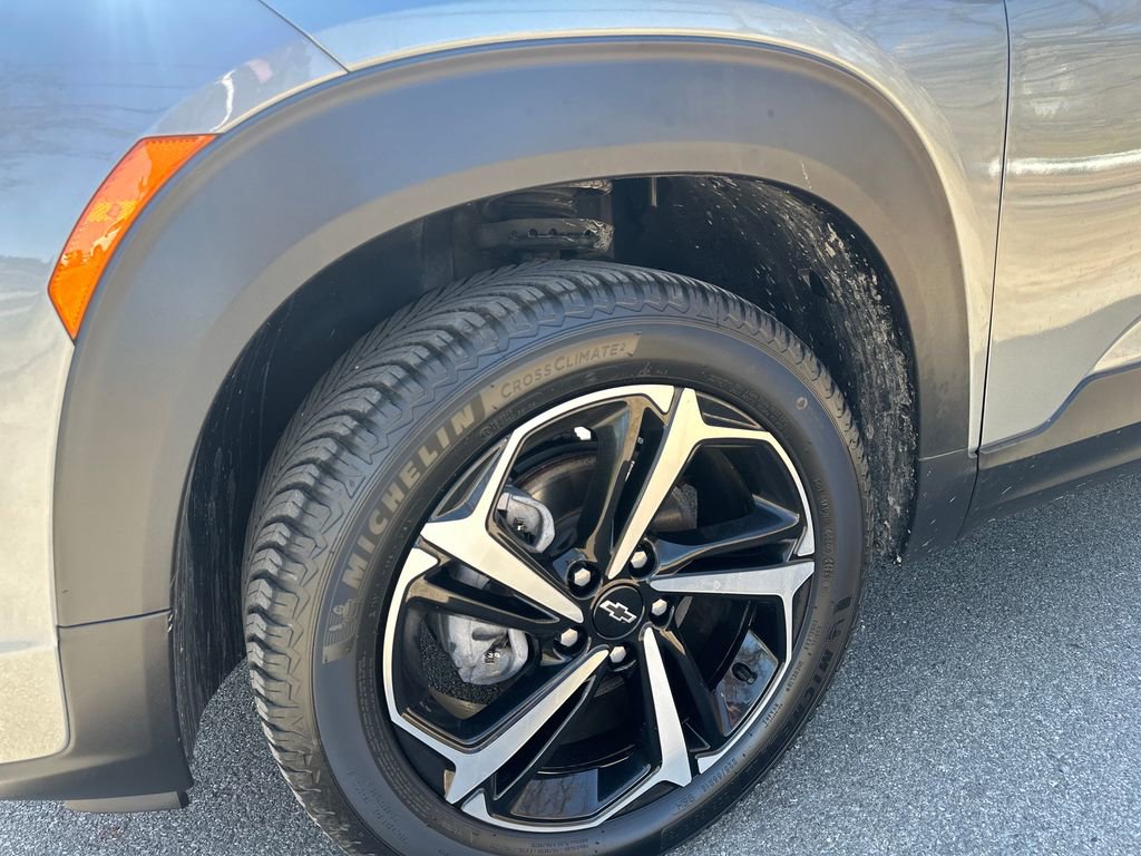 Used 2023 Chevrolet TrailBlazer RS AWD/4WD image 2
