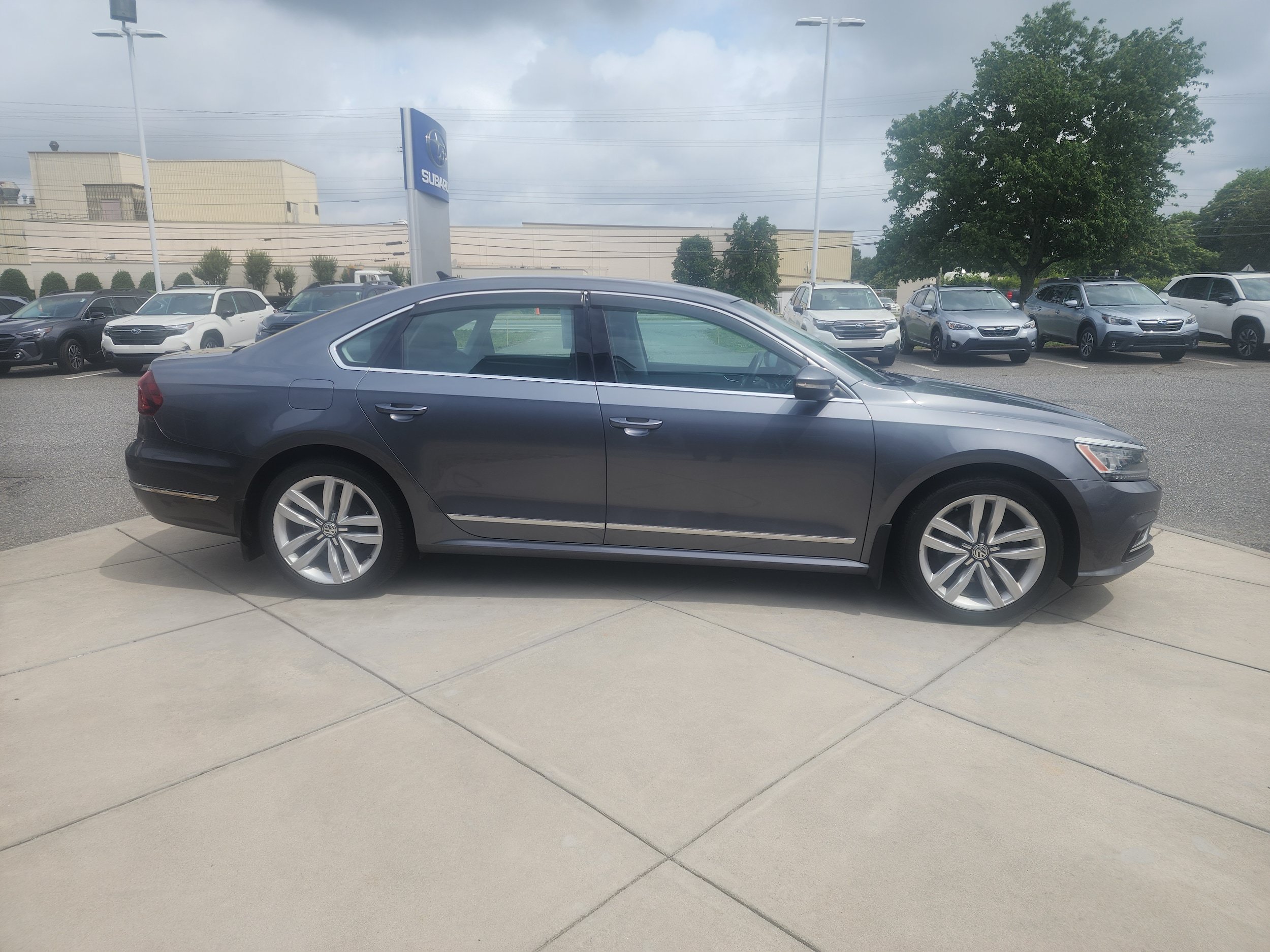 Used 2017 Volkswagen Passat 1.8T SE FWD image 3