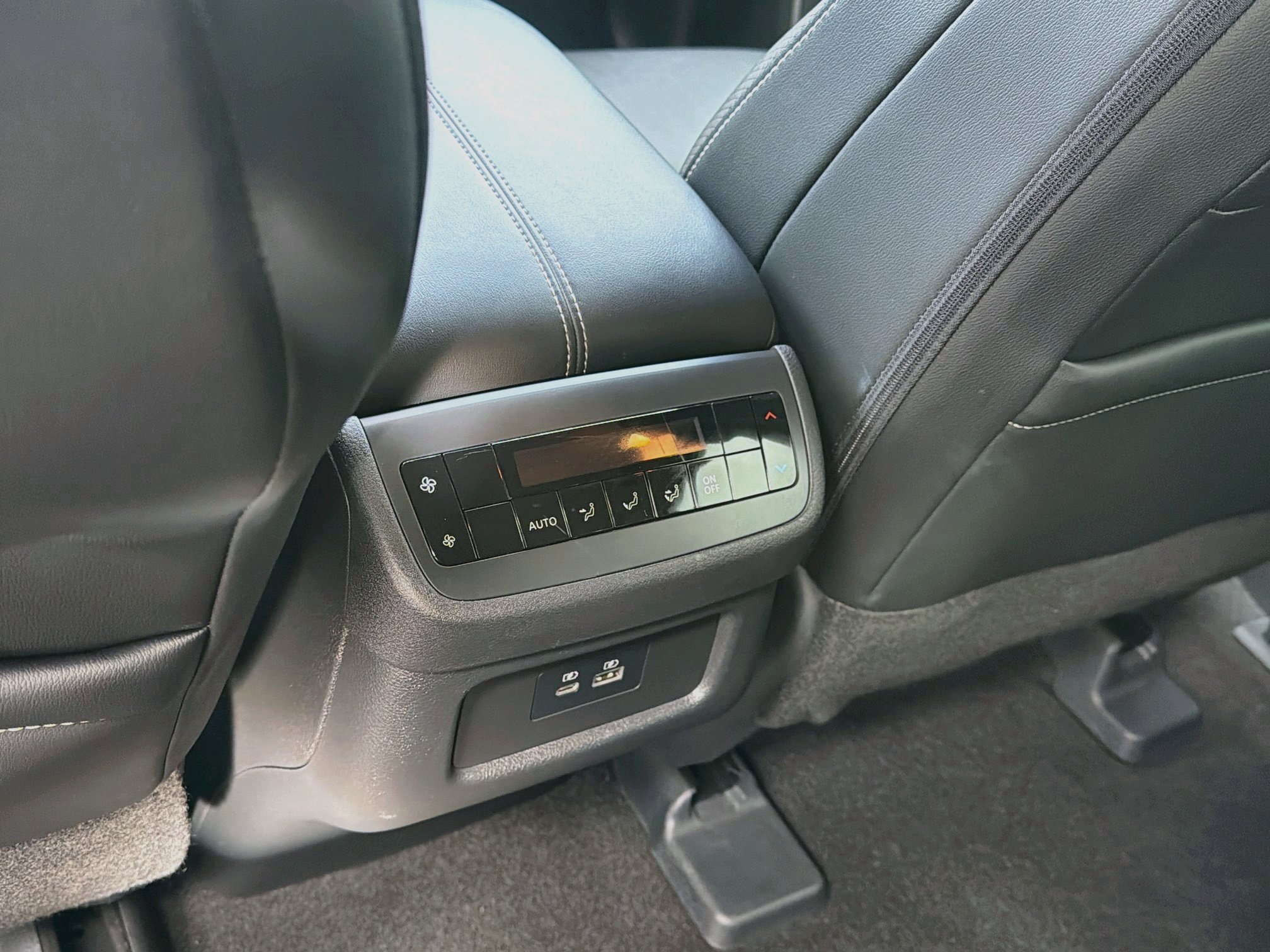 Used 2024 Nissan Pathfinder SL FWD image 20
