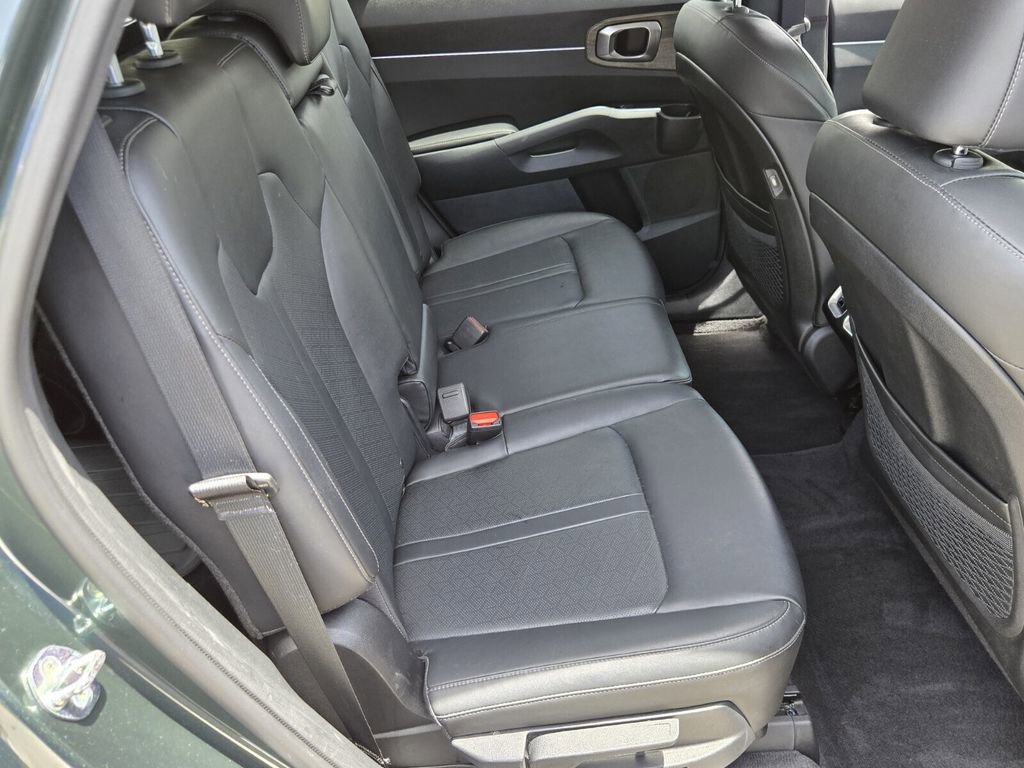 Used 2023 Kia Sorento S w/ Panoramic Sunroof Package AWD/4WD image 16