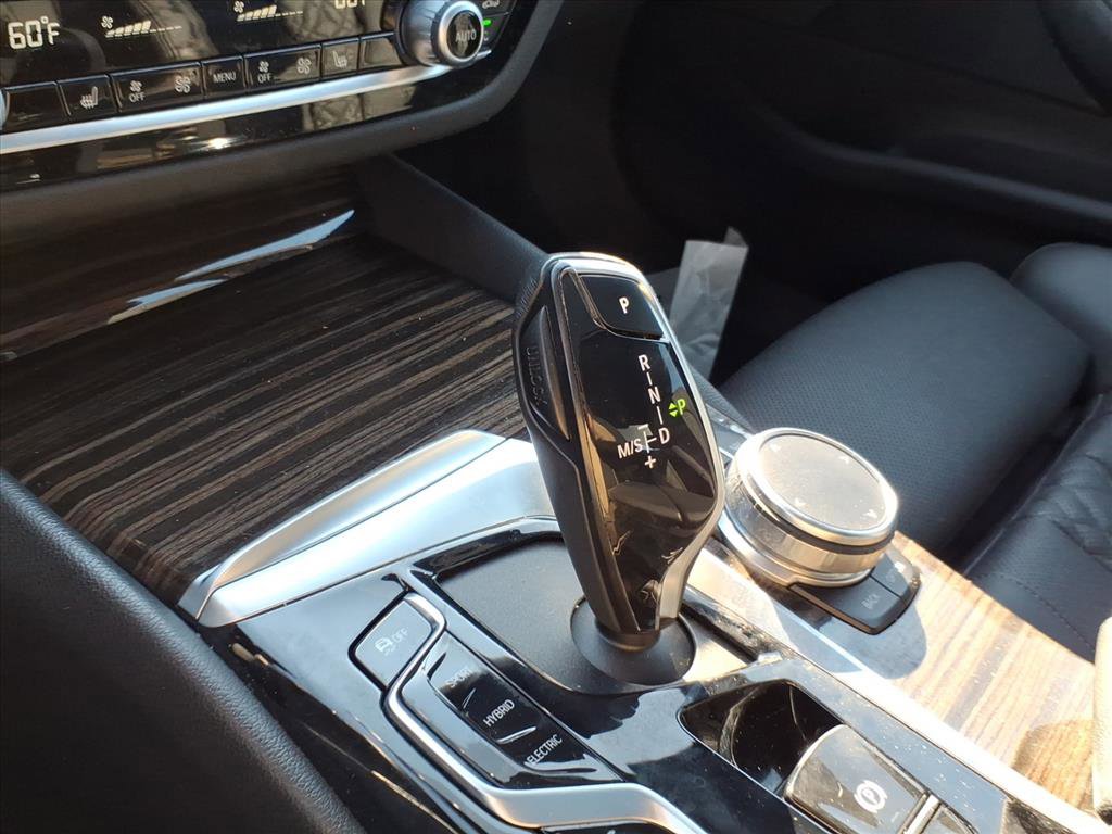 Used 2023 BMW 530e xDrive w/ Convenience Package image 27