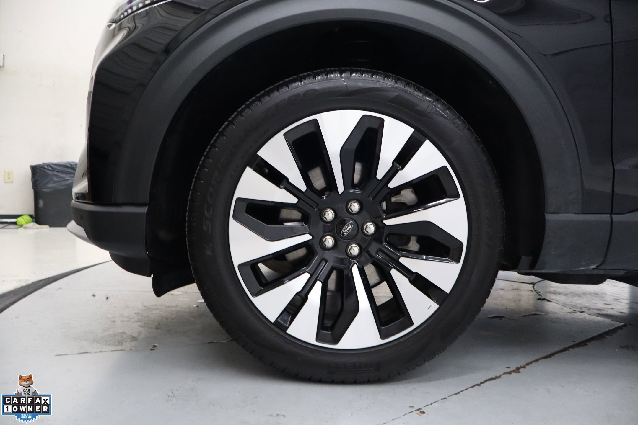 Certified 2025 Ford Explorer Platinum w/ LUX Leather Package image 12