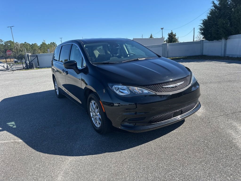 Used 2024 Chrysler Voyager LX image 3