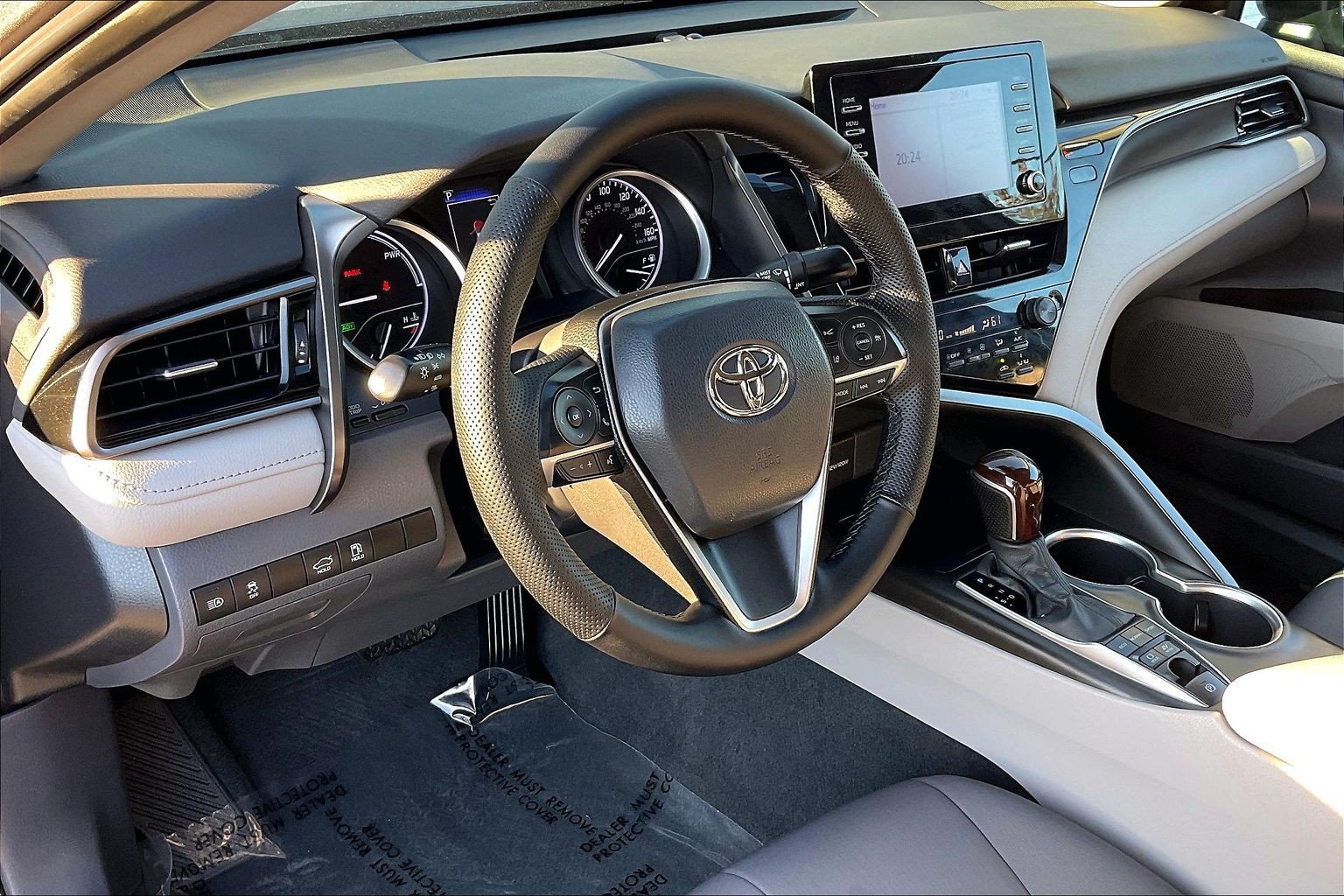 Used 2022 Toyota Camry LE FWD image 18