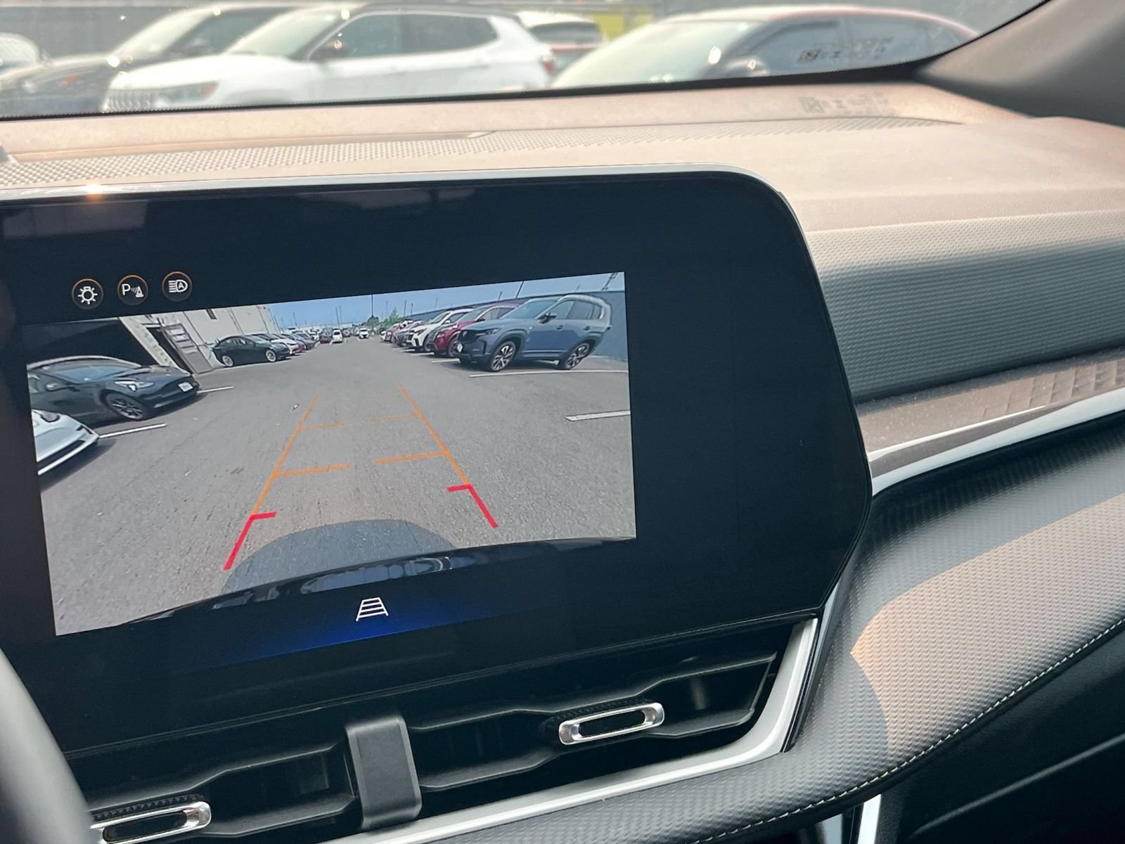 Used 2025 Chevrolet Equinox LT FWD image 23