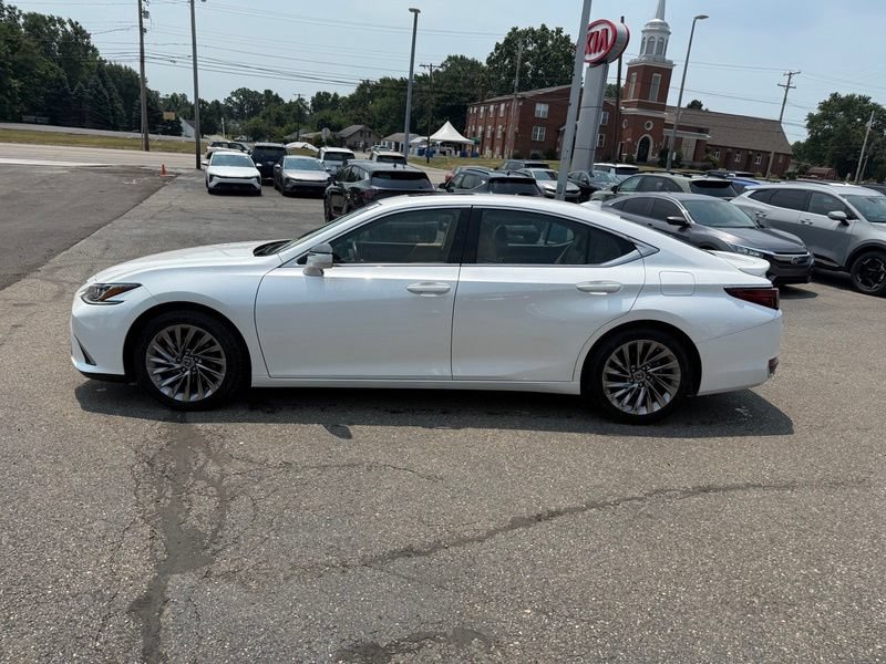 Used 2024 Lexus ES 300h w/ Accessory Package (Z1) FWD image 5