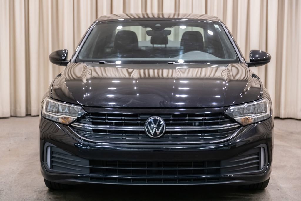 Used 2024 Volkswagen Jetta Sport image 3