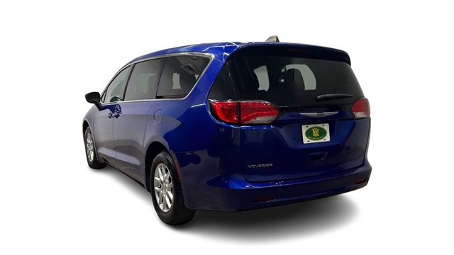 Used 2021 Chrysler Voyager LX image 5