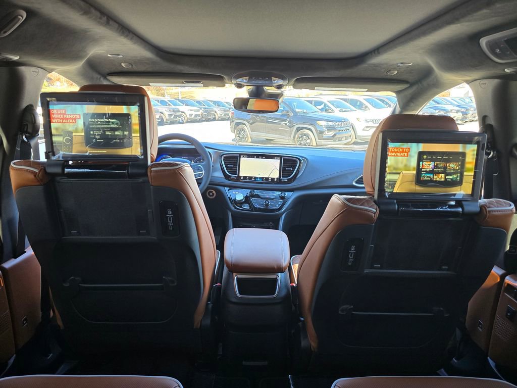 New 2026 Chrysler Pacifica Pinnacle image 12