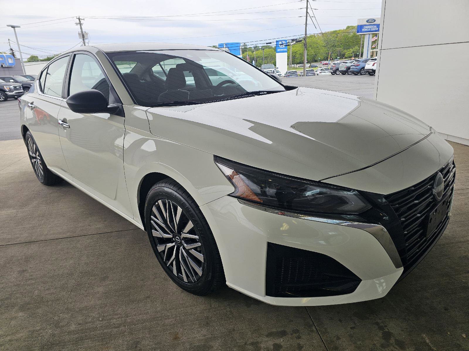 Used 2025 Nissan Altima 2.5 SV FWD image 7