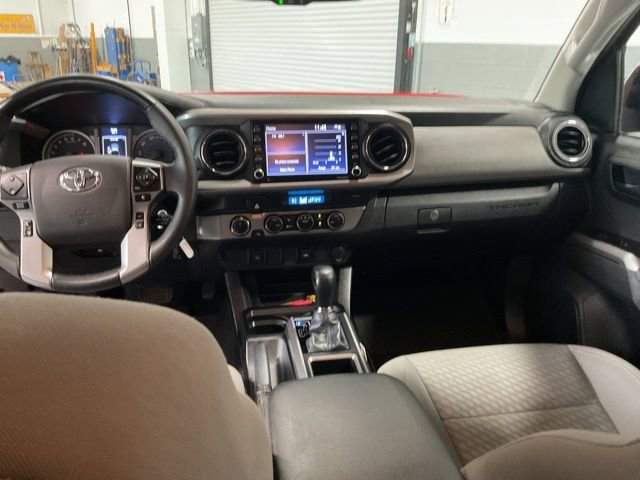 Used 2021 Toyota Tacoma SR5 AWD/4WD image 12
