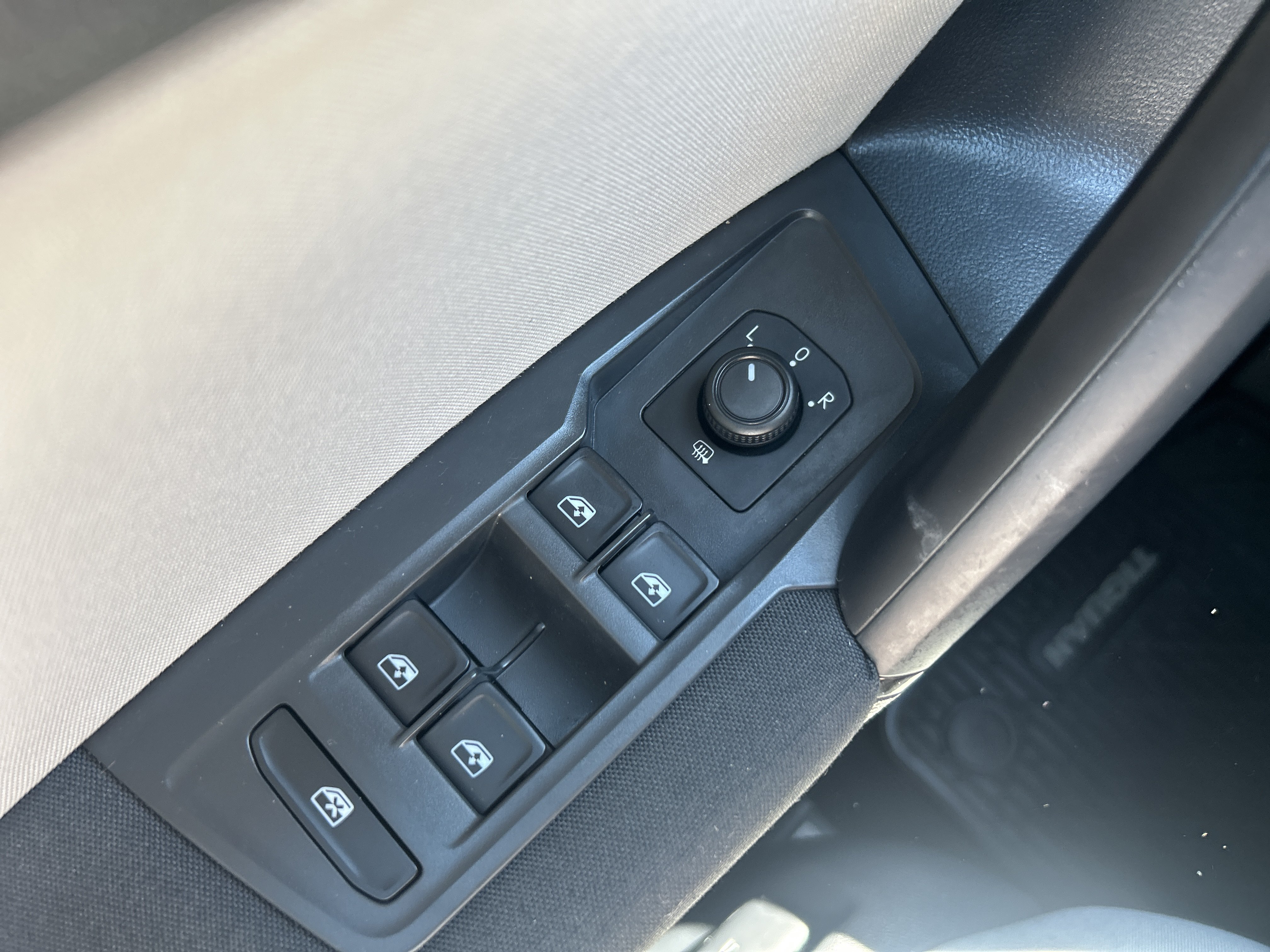 Used 2019 Volkswagen Tiguan S w/ Driver Assistance Package AWD/4WD image 20