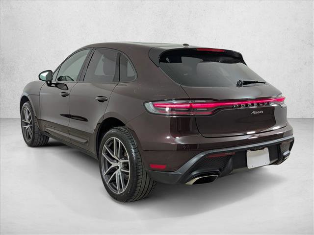 Certified 2025 Porsche Macan AWD/4WD image 3