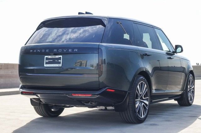 New 2025 Land Rover Range Rover Long Wheelbase SE image 4