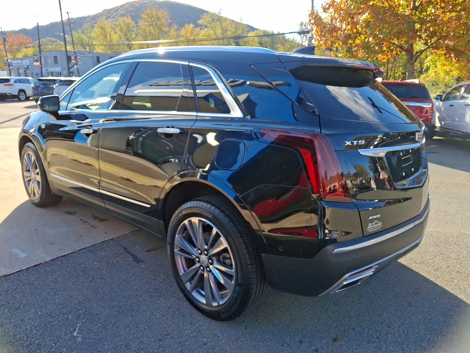 Used 2025 Cadillac XT5 Premium Luxury w/ Technology Package image 4