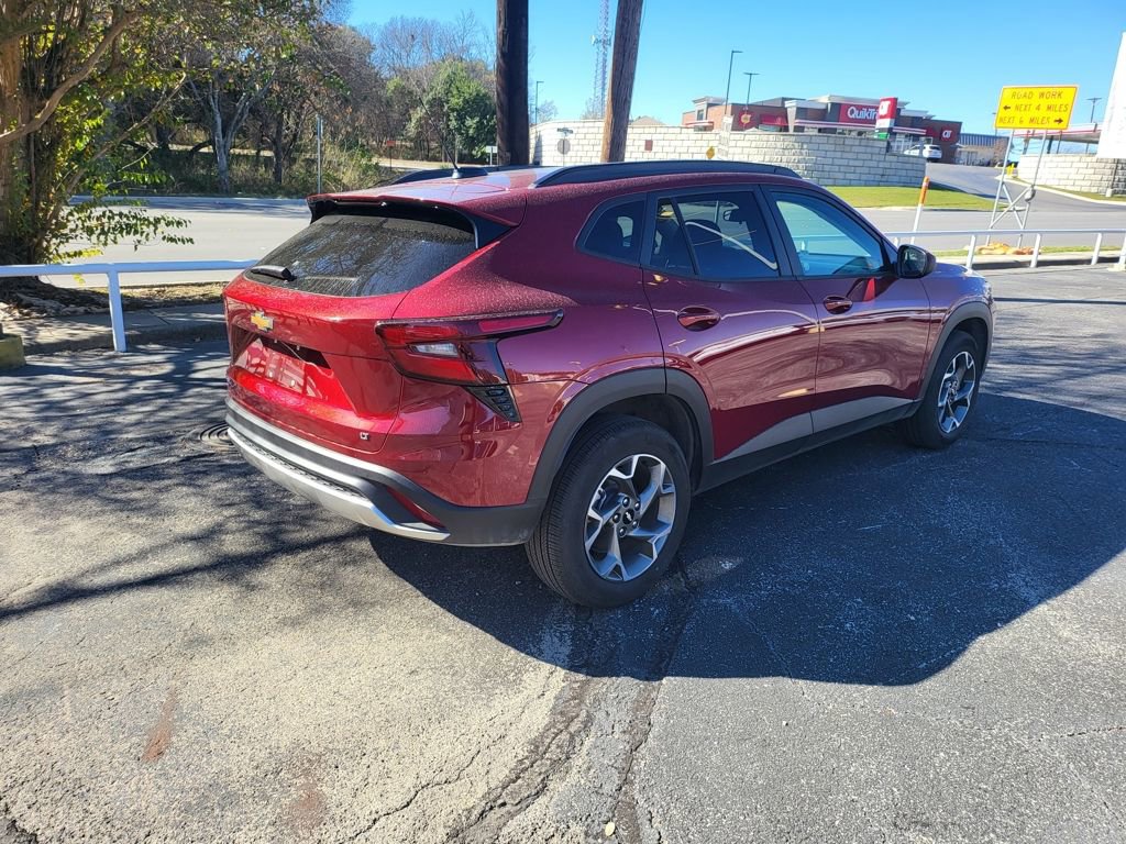 Used 2025 Chevrolet Trax LT w/ LT Convenience Package image 13