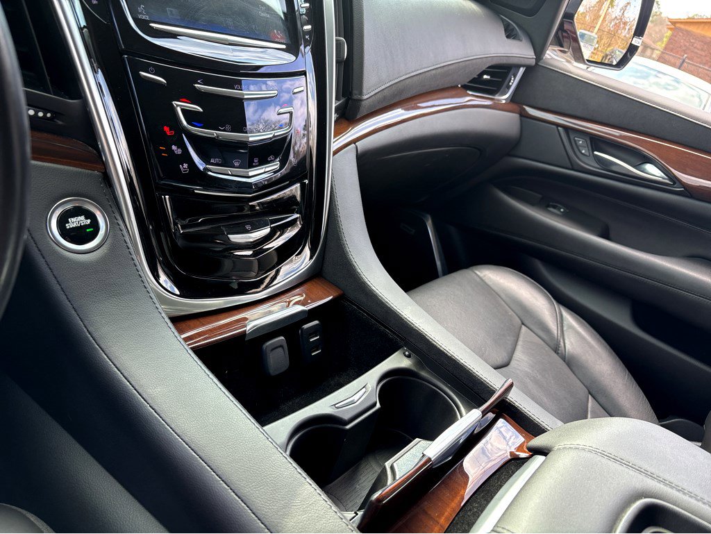 Used 2020 Cadillac Escalade Luxury image 11