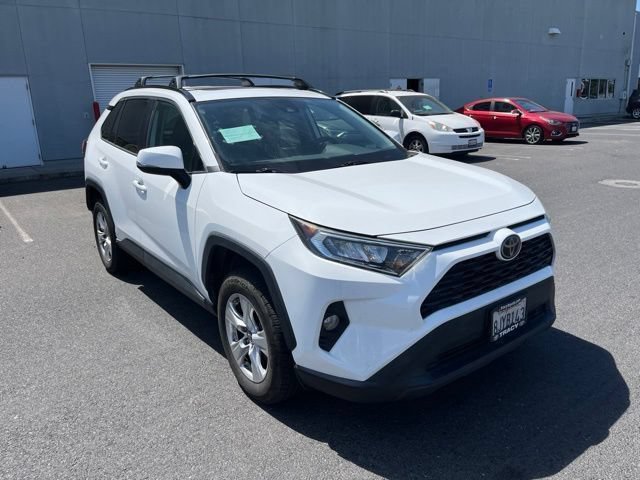 Used 2019 Toyota RAV4 XLE w/ Convenience Package FWD image 2