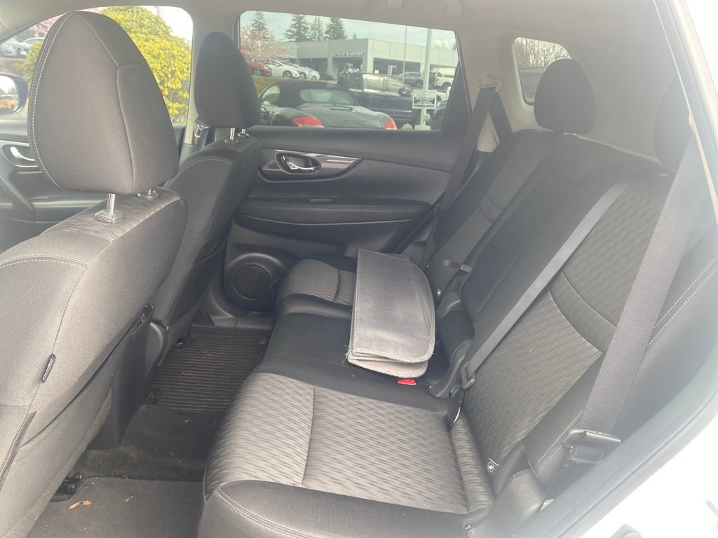 Used 2017 Nissan Rogue SV image 8