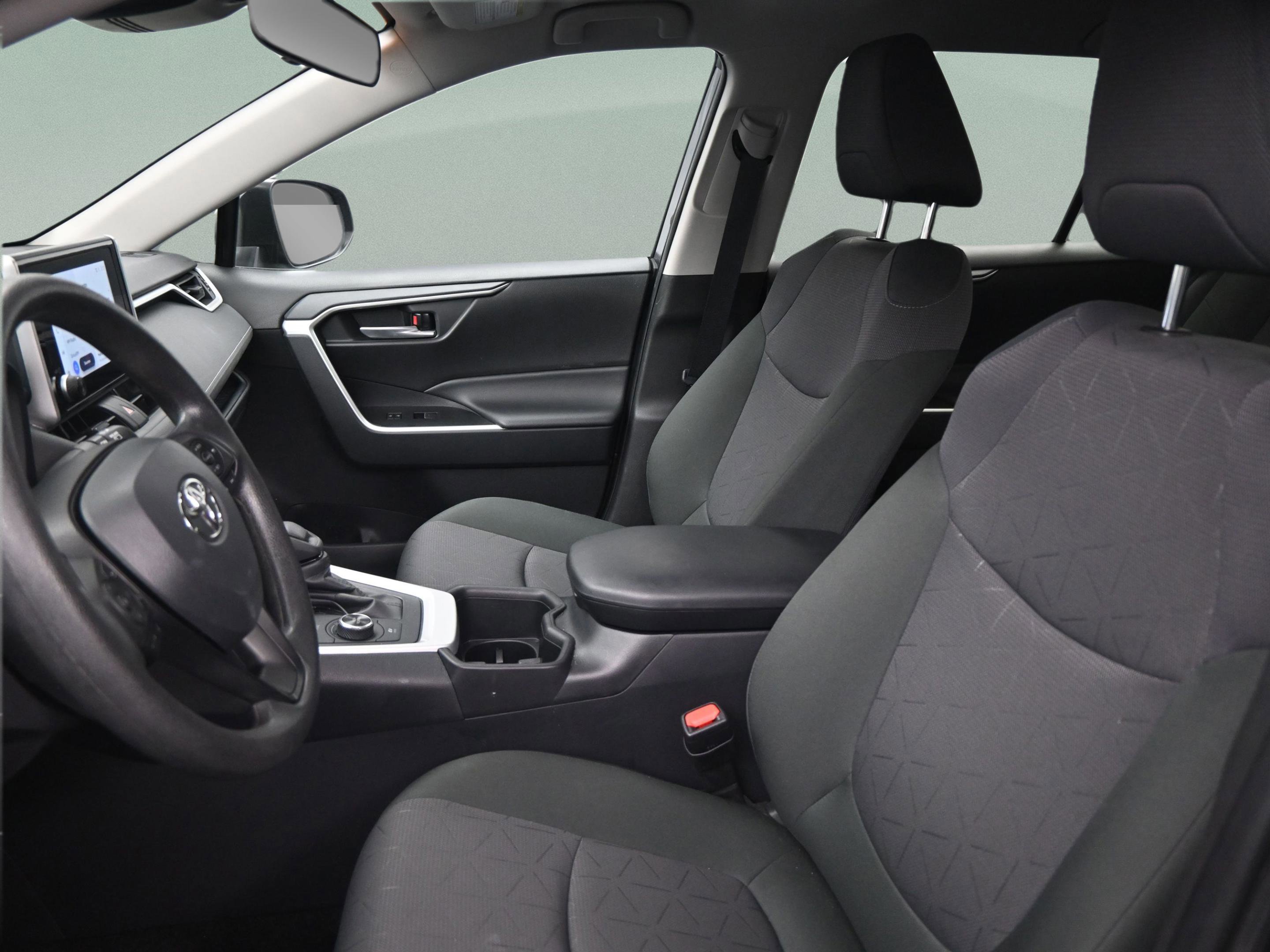 Certified 2025 Toyota RAV4 XLE AWD/4WD image 33