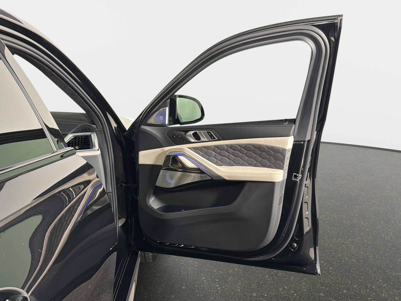 Used 2024 BMW X6 M Competition image 21