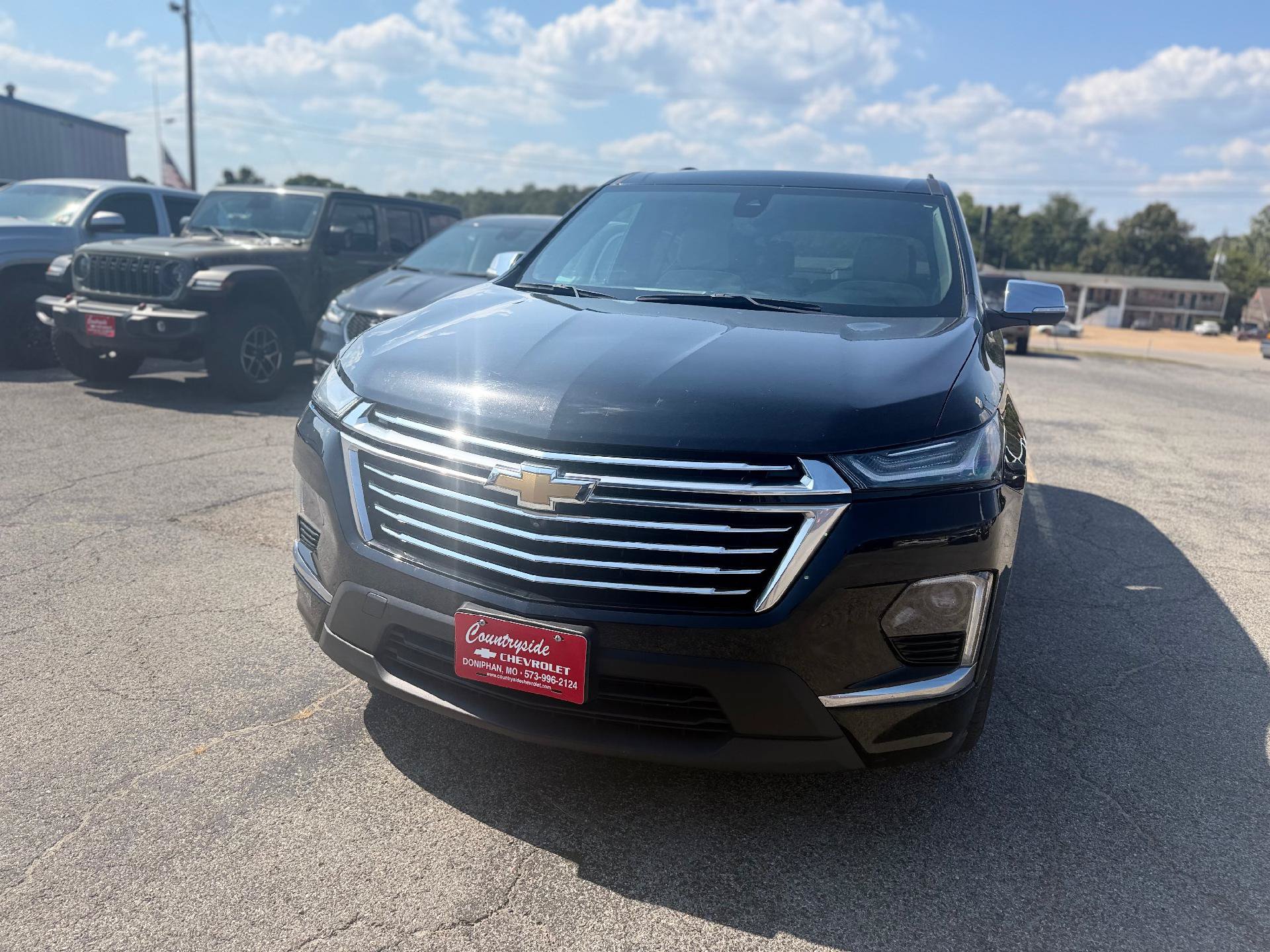 Used 2023 Chevrolet Traverse Premier w/ LPO, Floor Liner Package AWD/4WD image 8