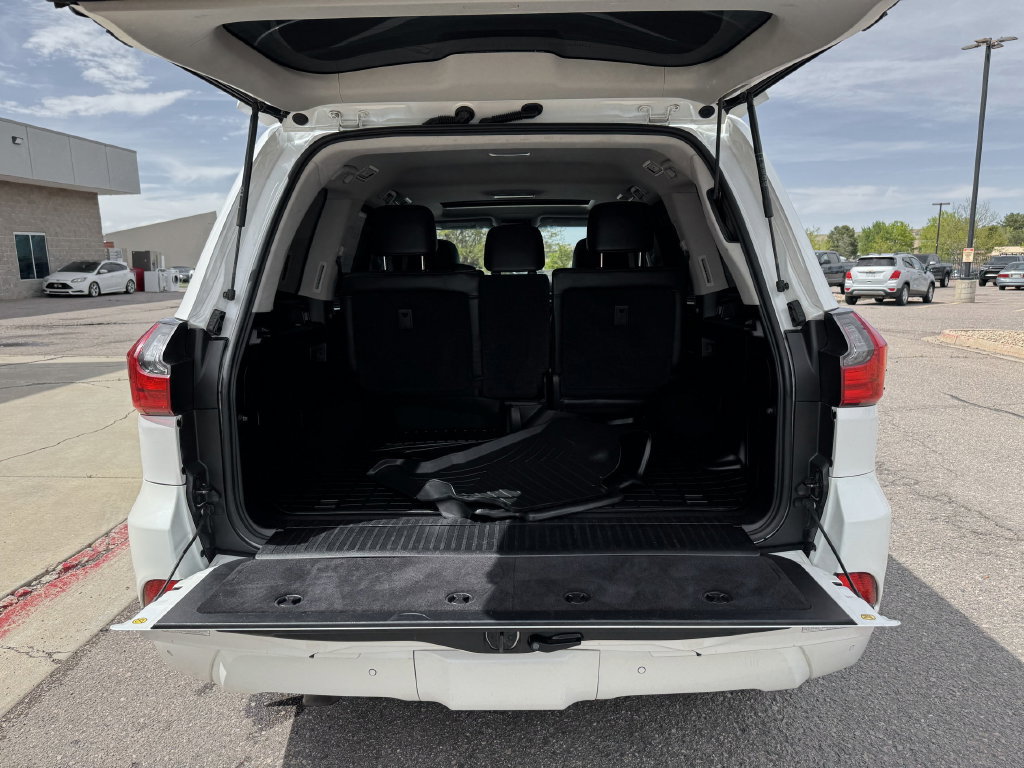 Used 2018 Lexus LX 570 4WD image 9