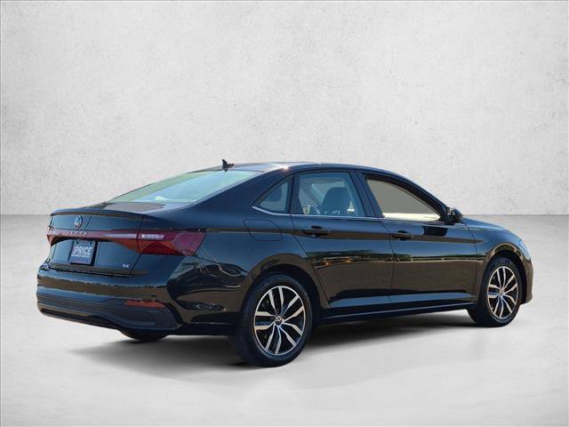 Used 2025 Volkswagen Jetta SE FWD image 5