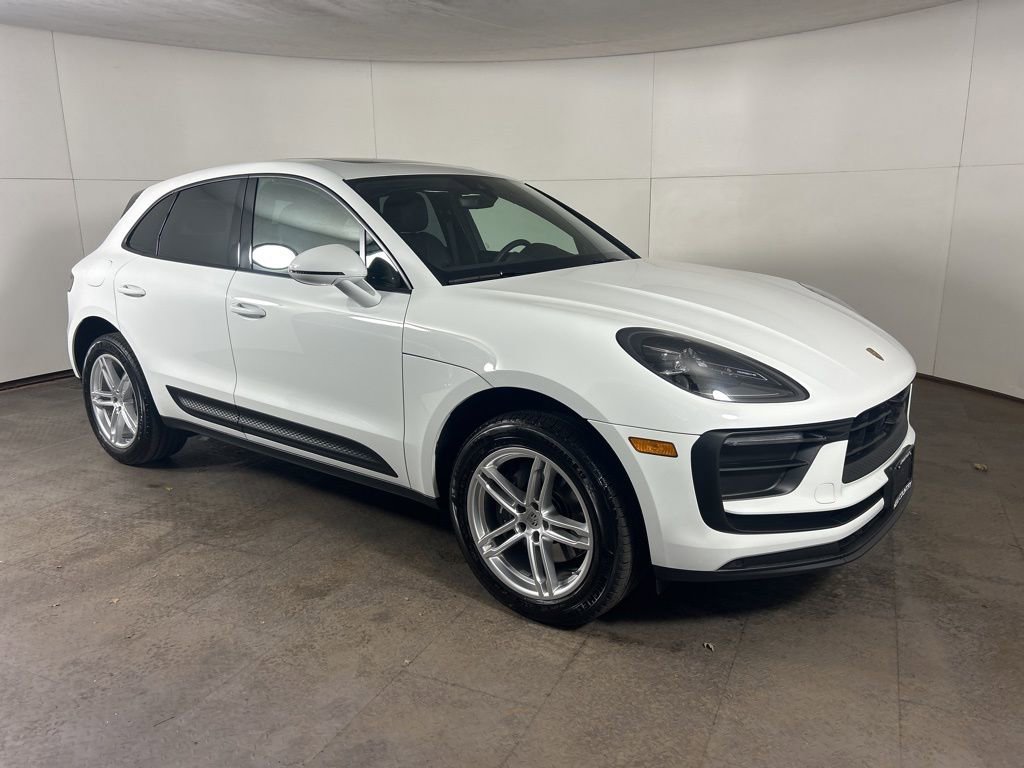 Certified 2025 Porsche Macan image 9