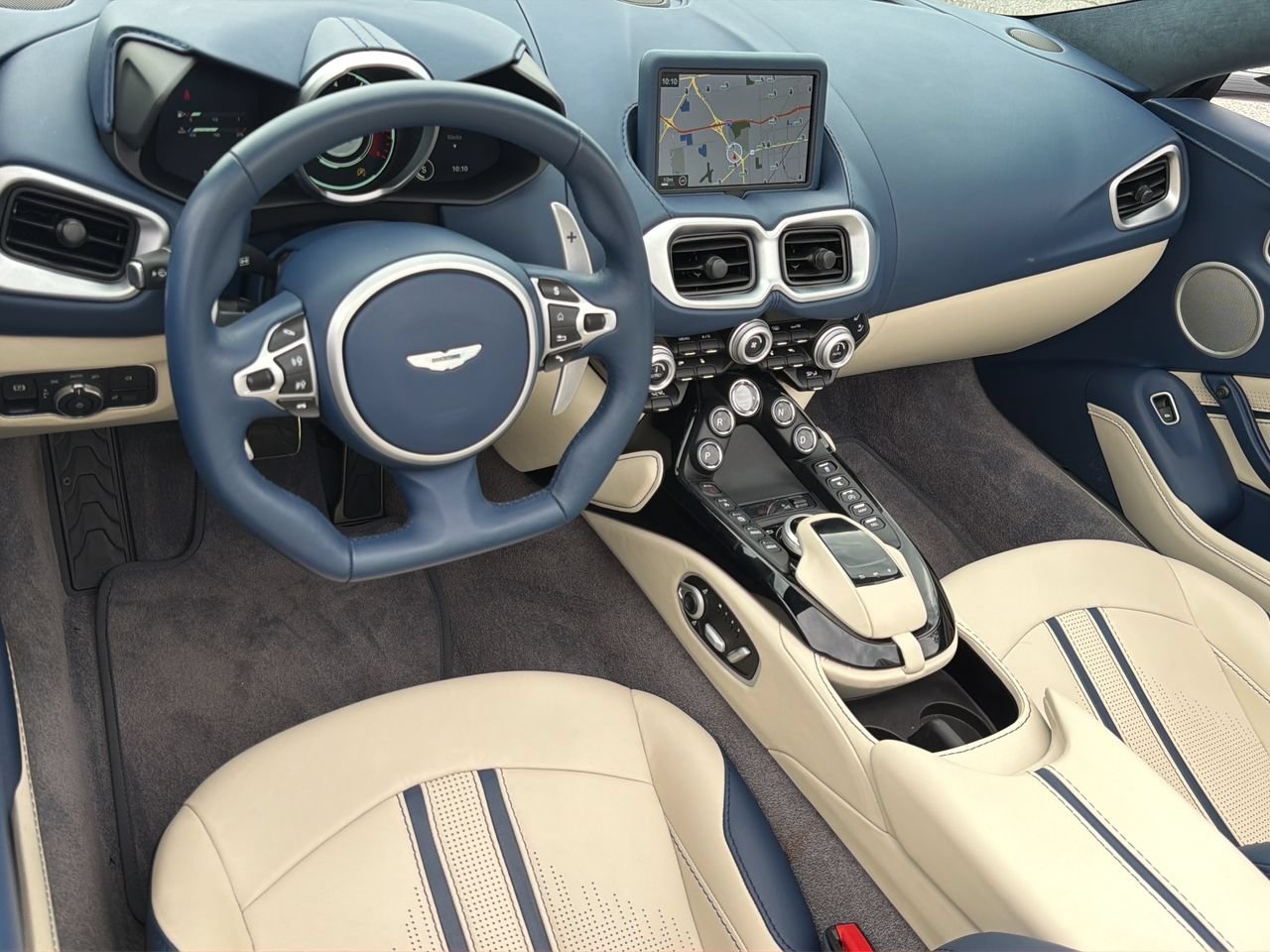 Used 2023 Aston Martin V8 Vantage Roadster RWD image 15