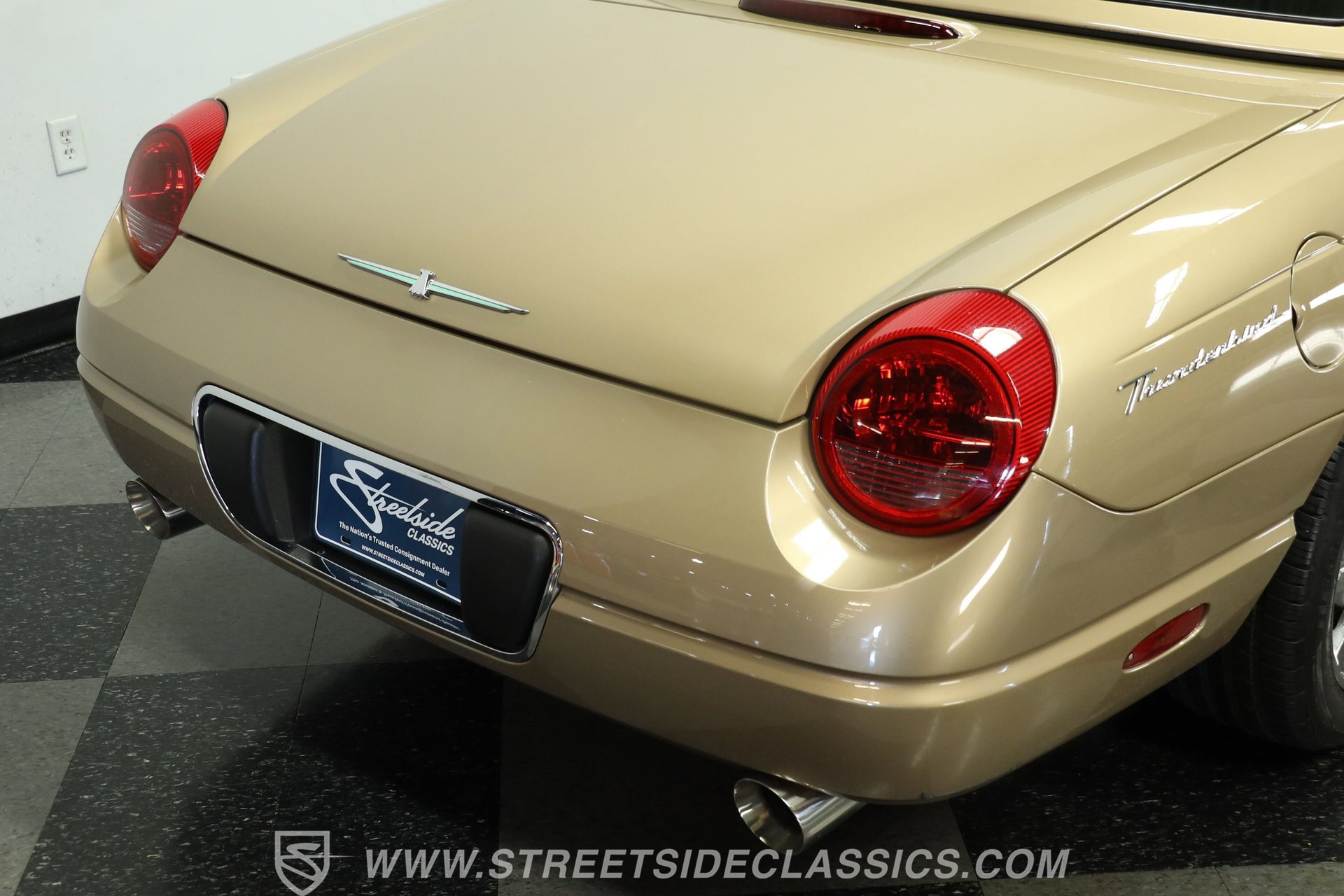 Used 2005 Ford Thunderbird RWD image 24