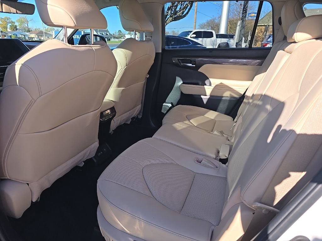 Used 2023 Toyota Highlander Limited FWD image 26