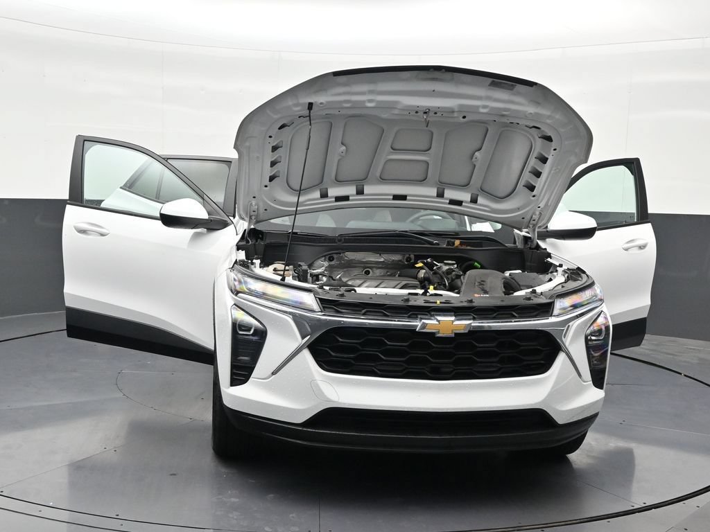 Used 2024 Chevrolet Trax LS w/ LS Convenience Package FWD image 36