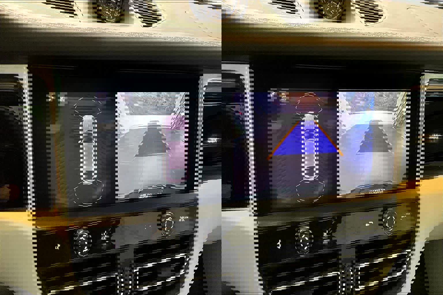 Used 2022 Porsche Macan w/ Premium Package Plus image 28