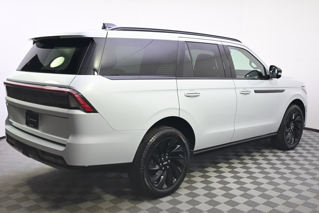 New 2026 Lincoln Navigator Reserve w/ Jet Appearance Package AWD/4WD image 7