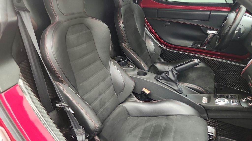 Used 2015 Alfa Romeo 4C Launch Edition w/ Convenience Group RWD image 33