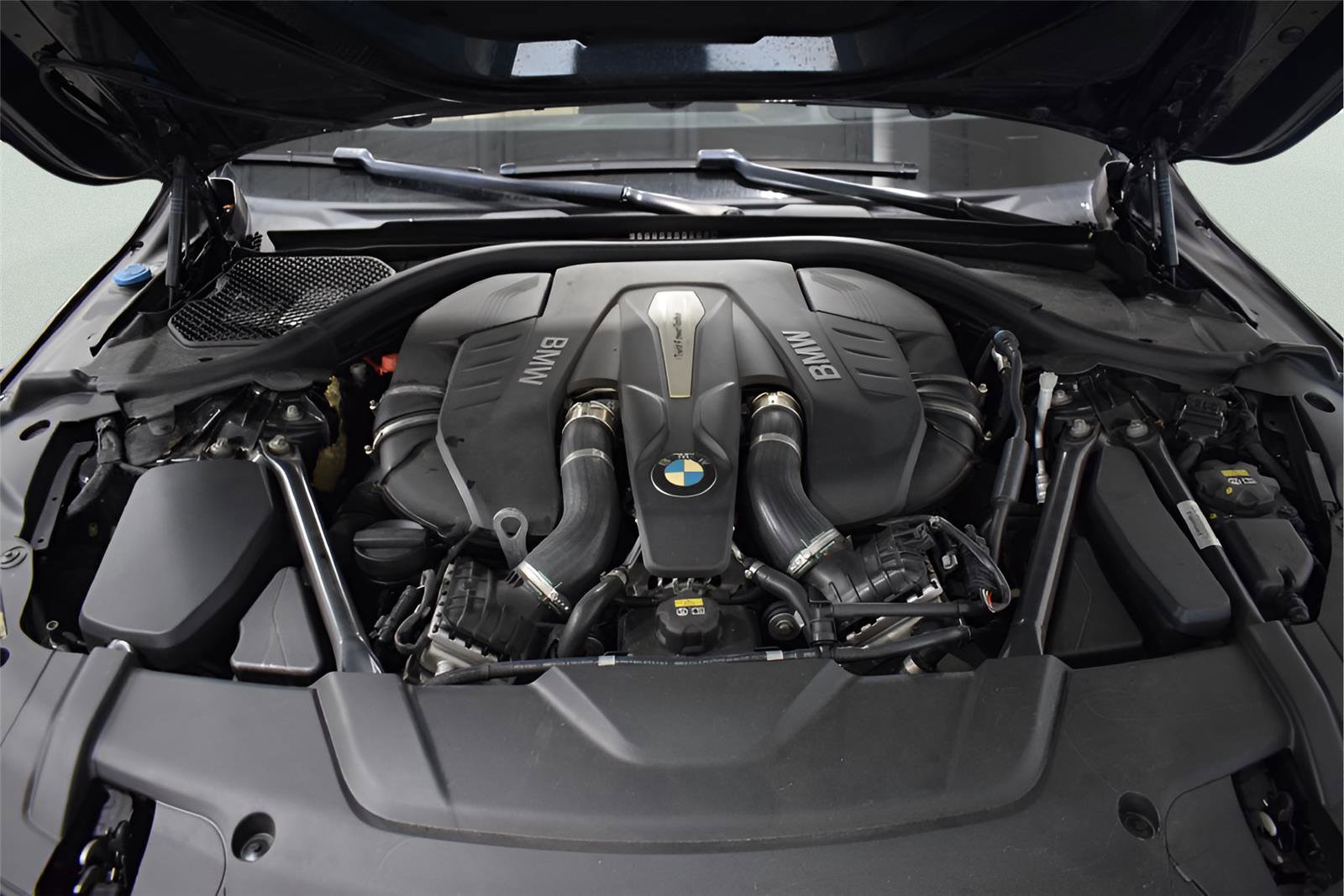 Used 2017 BMW 750i xDrive image 31