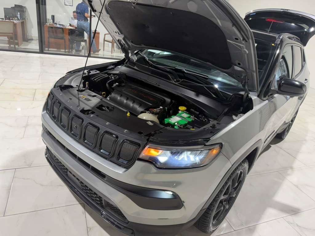 Used 2022 Jeep Compass Latitude w/ Sun and Sound Group FWD image 5