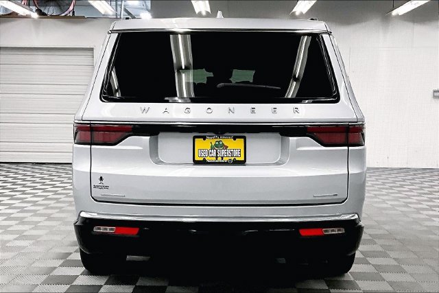 Used 2023 Jeep Wagoneer Series III w/ Preferred Equipment Group AWD/4WD image 5