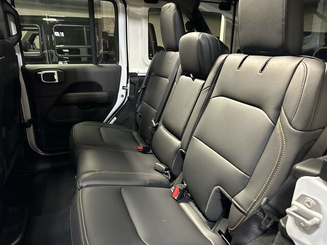 New 2024 Jeep Wrangler Unlimited Sahara w/ Technology Group AWD/4WD image 21