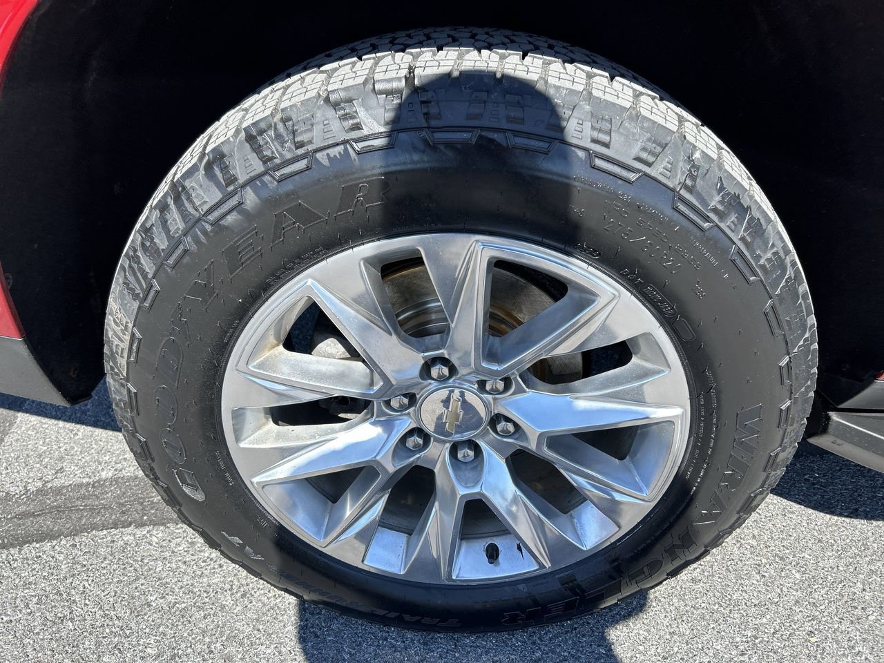 Used 2021 Chevrolet Suburban Premier w/ Premium Package AWD/4WD image 9