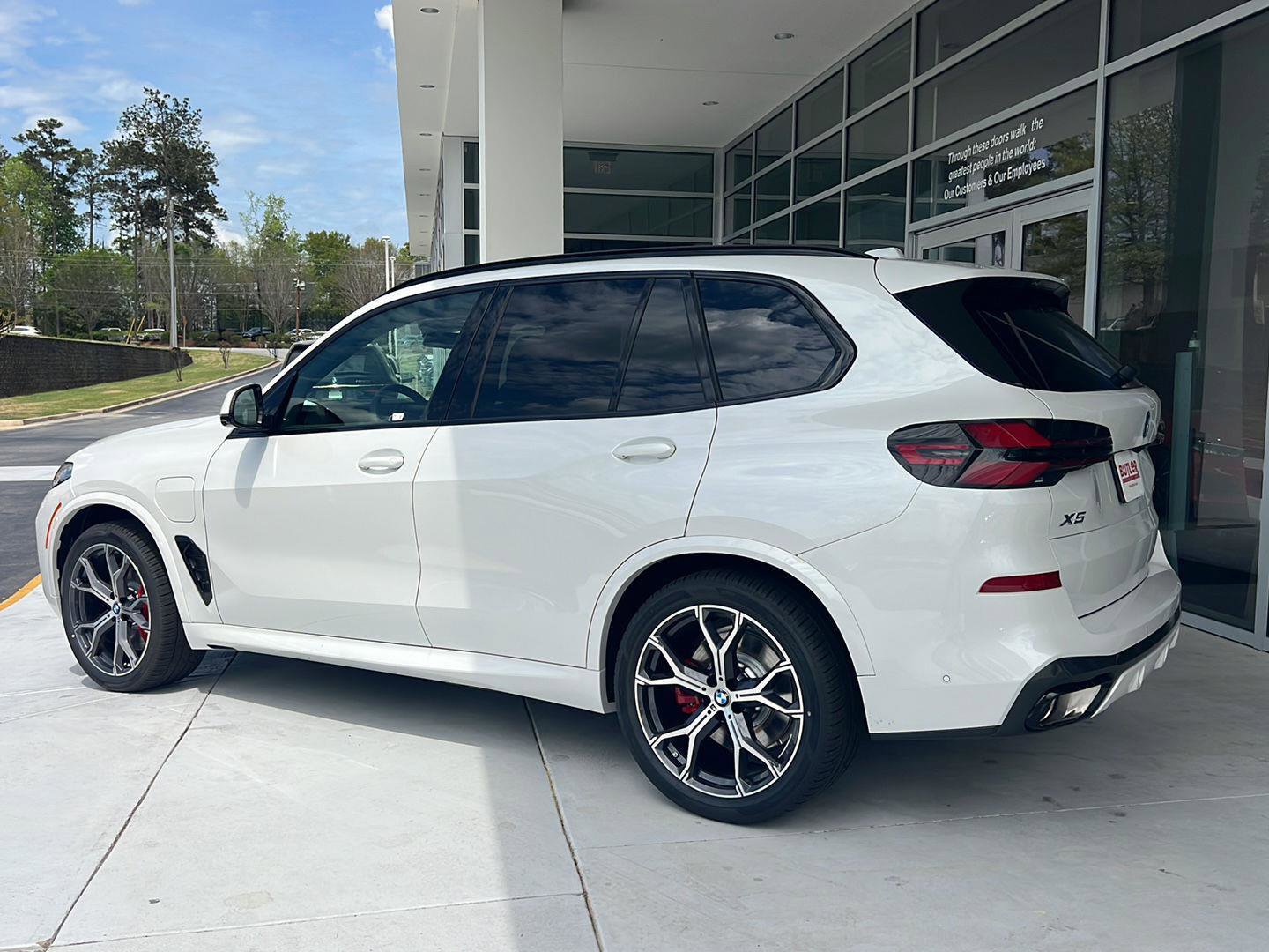 New 2026 BMW X5 xDrive50e w/ M Sport Package image 5
