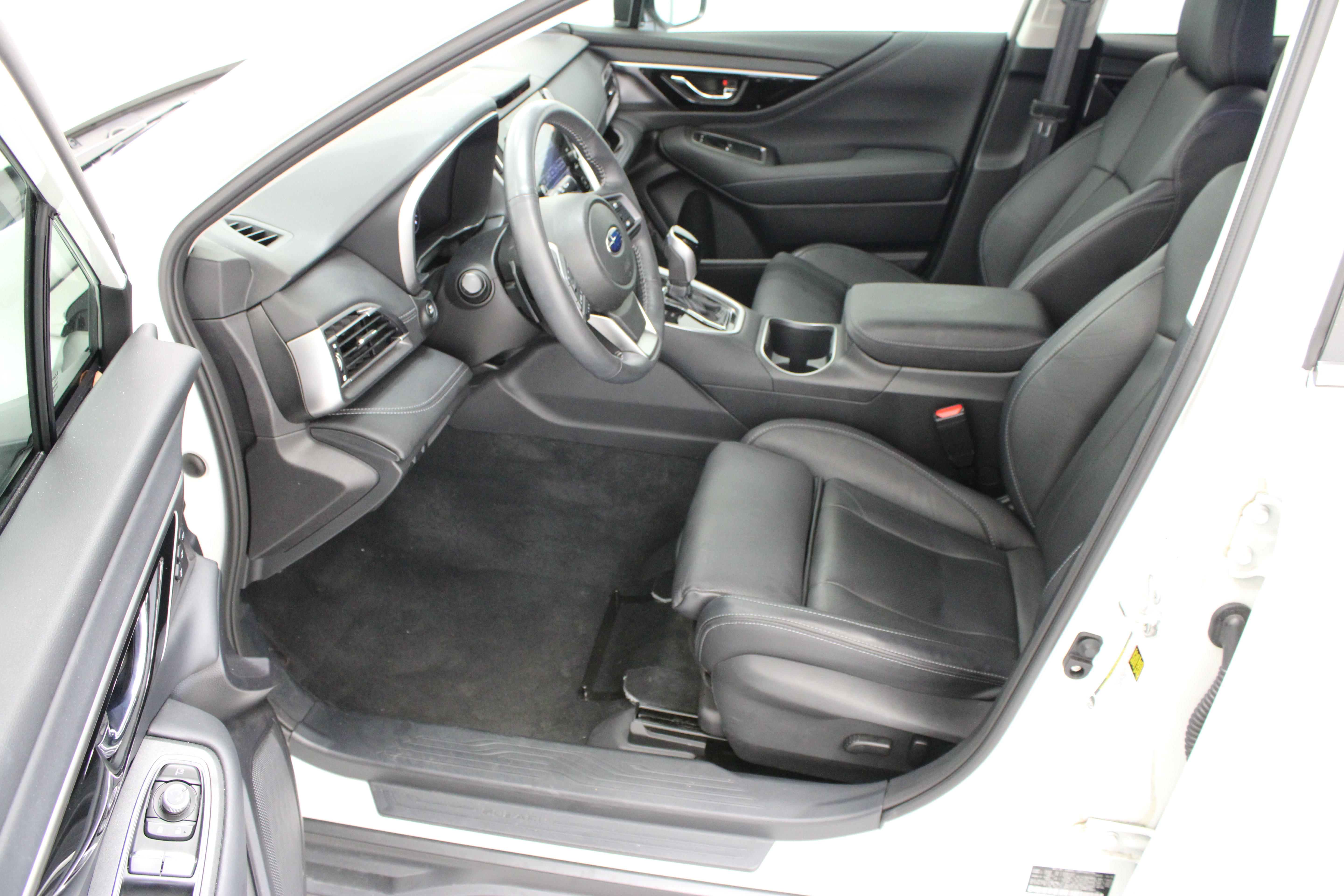 Used 2023 Subaru Outback Touring XT AWD/4WD image 14