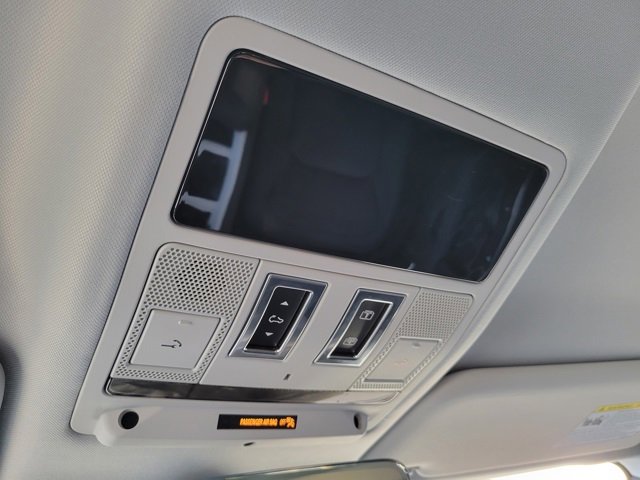 Used 2025 Land Rover Defender 110 S image 38