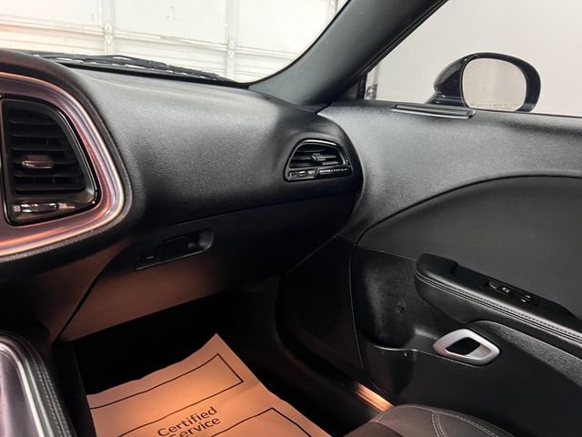 Used 2016 Dodge Challenger SXT image 40