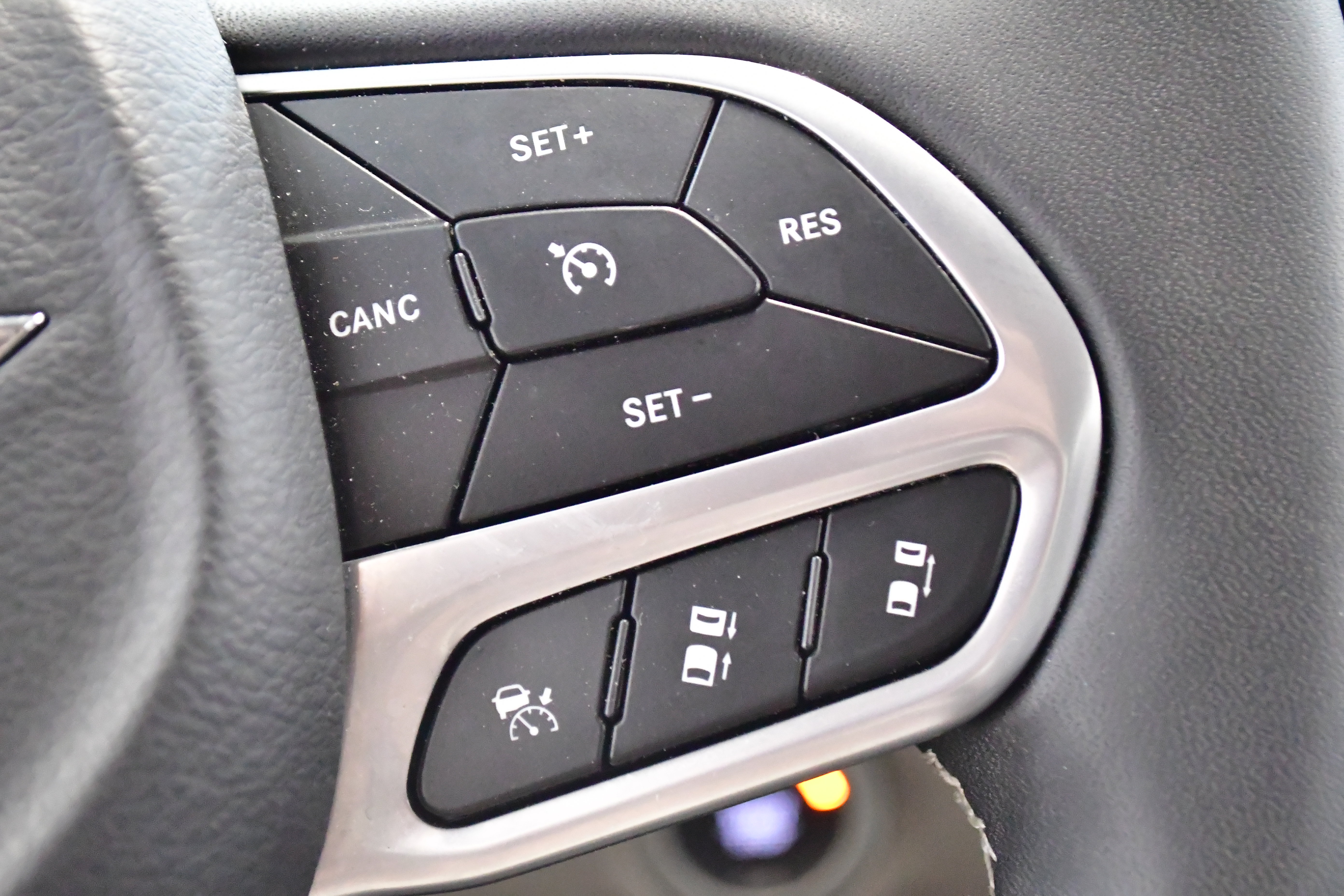Used 2023 Chrysler Pacifica Touring-L FWD image 25