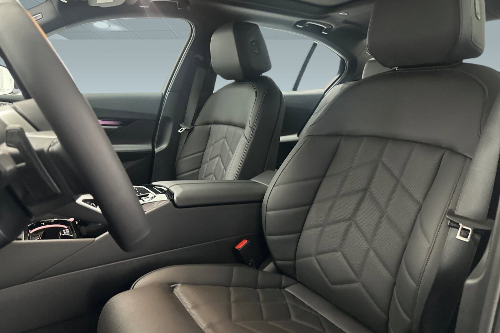 New 2026 BMW 550e xDrive w/ Premium Package image 19